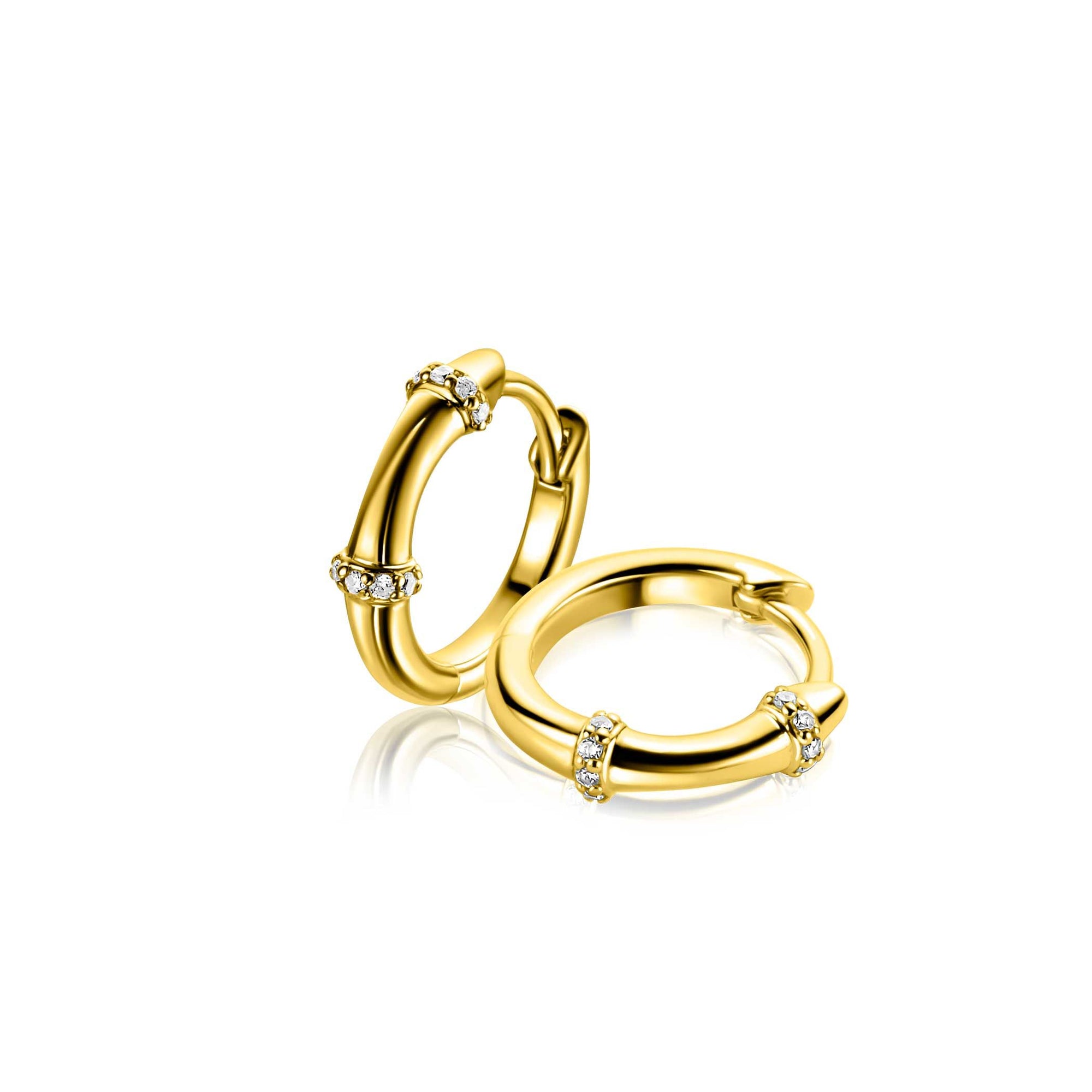 Zinzi 15mm gold plated zilveren oorringen met bamboo uitstraling, bezet met witte zirkonia&#39;s en luxe klapsluiting ZIO2687Y