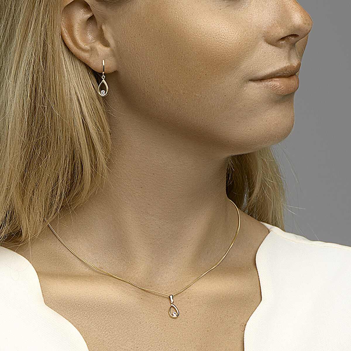 14K Geelgoud Oorhangers Zirkonia 4023035