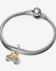 Pandora Tweekleurige Fiets Hangende Bedel met Draaiende Wielen 763354C01