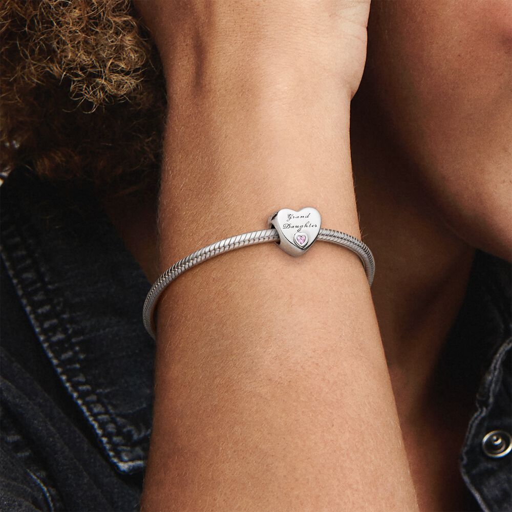 Pandora Granddaughter Heart Bedel 796261PCZ, exclusief en kwalitatief hoogwaardig. Ontdek nu!