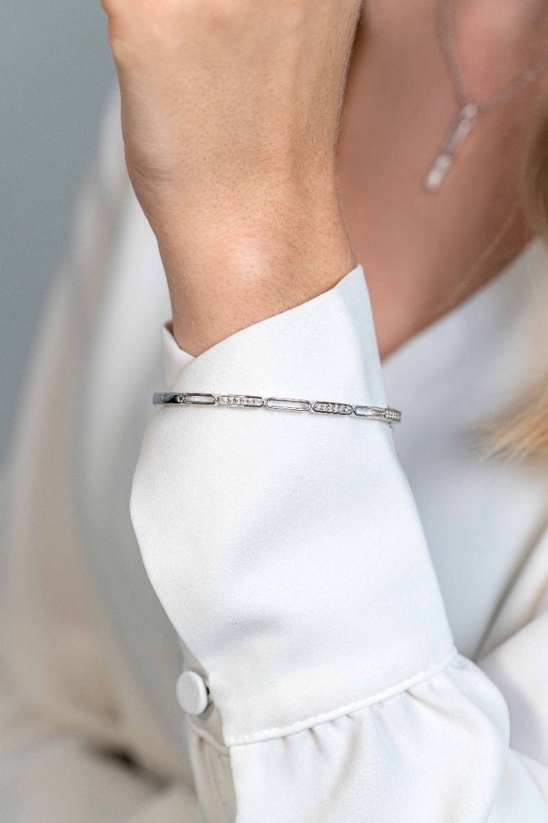 Zinzi zilveren bangle 3mm breed ovalen open en bezet met witte zirconia's ZIA2270, exclusief en kwalitatief hoogwaardig. Ontdek nu!