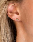 Zinzi's "August Greenery" - Oorknoppen 4mm Gold Plated met Geboortesteen Groen Peridoot Zirconia ZIO-AUG, exclusief en kwalitatief hoogwaardig. Ontdek nu!